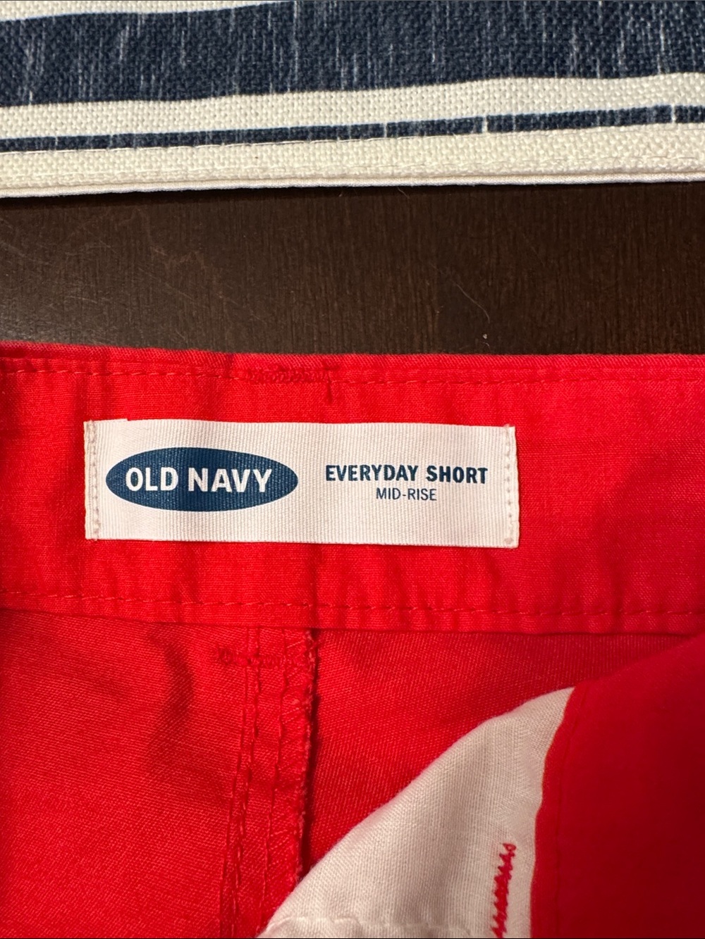 Old Navy Bright Red Women's Everyday Shorts - Picture 3 of 4